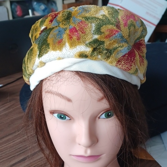 Vintage 60s Sutan Carpet Tapestry Chenille Floral Hat, Union Made, Excellent main image 4